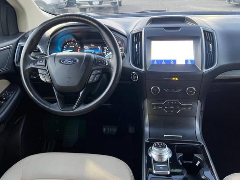 Used 2020 Ford Edge SE image 12