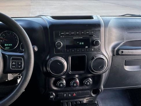 Used 2018 Jeep Wrangler Sport image 7