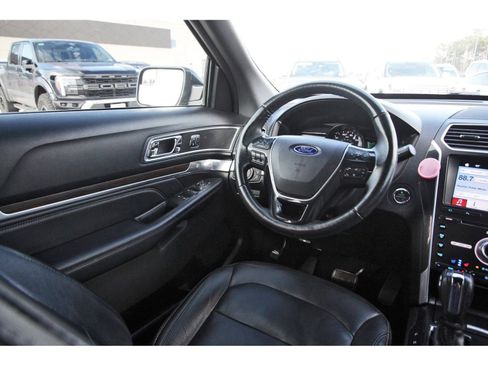 Used 2018 Ford Explorer Limited image 12