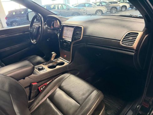 Used 2017 Jeep Grand Cherokee Limited w/ Trailer Tow Group IV image 16