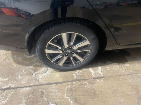 Used 2025 Nissan Versa SV image 29