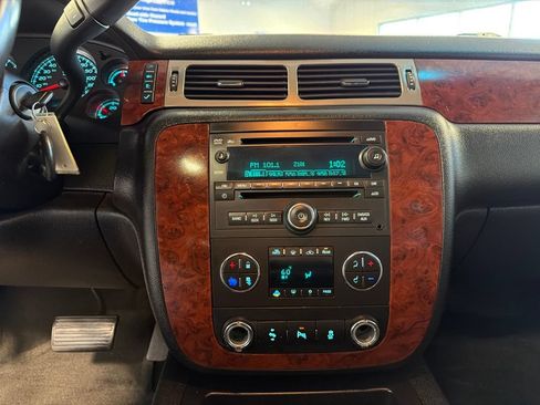 Used 2013 Chevrolet Suburban LT w/ Luxury Package AWD/4WD image 15