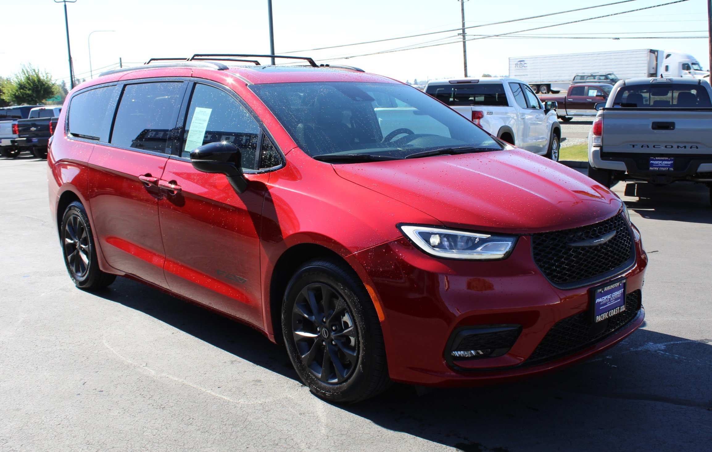 Used 2025 Chrysler Pacifica Select w/ Fav Edition Package FWD image 8