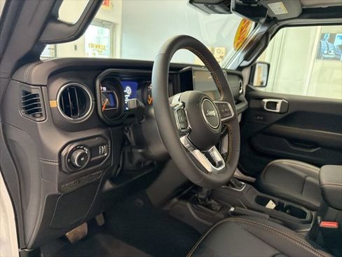 Used 2024 Jeep Wrangler Unlimited Sahara w/ Technology Group AWD/4WD image 21