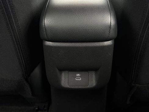 Used 2025 Nissan Versa SV FWD image 28