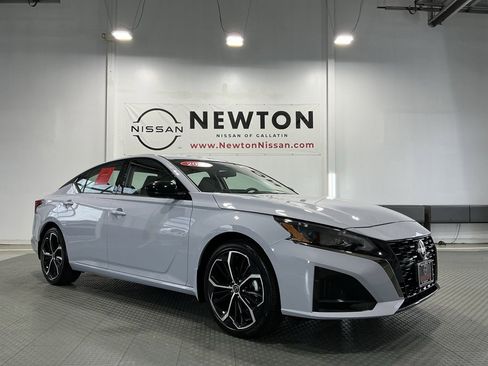 Used 2024 Nissan Altima 2.5 SR w/ SR Premium Package image 37