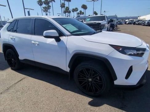 Used 2022 Toyota RAV4 LE AWD/4WD image 2