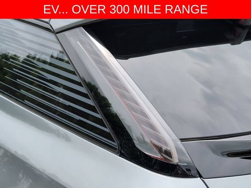 Used 2025 Cadillac Optiq Sport 2 w/ LPO, Floor Liner Package AWD/4WD image 44