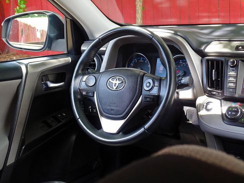 Used 2017 Toyota RAV4 XLE AWD/4WD image 46