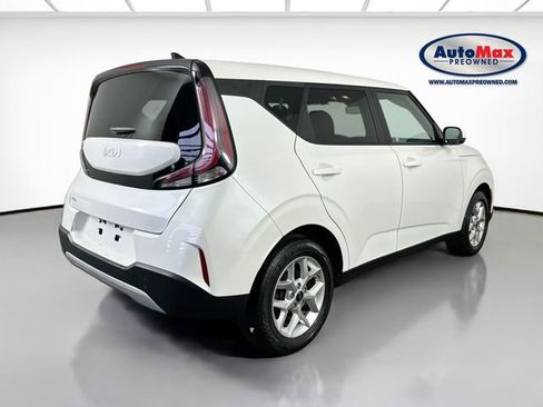 Used 2024 Kia Soul LX w/ Option Group 015 FWD image 2