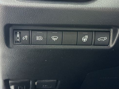 Used 2020 Toyota RAV4 XLE Premium image 17