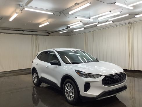 Used 2025 Ford Escape Active FWD image 3