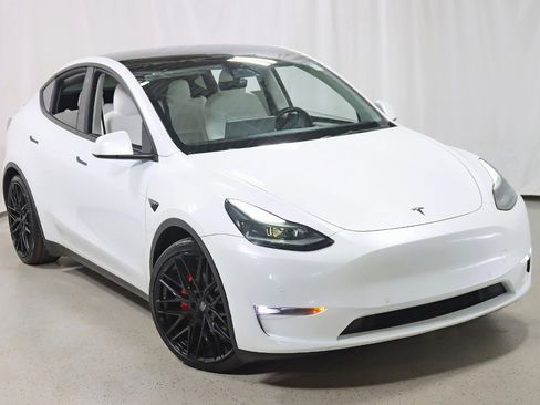 Used 2022 Tesla Model Y Performance image 6