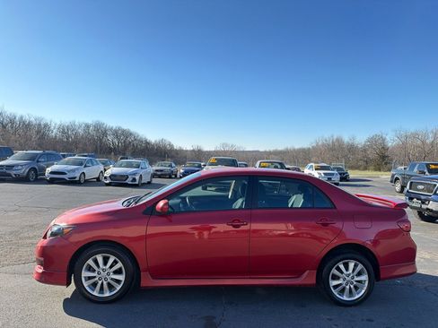 Used 2010 Toyota Corolla image 1