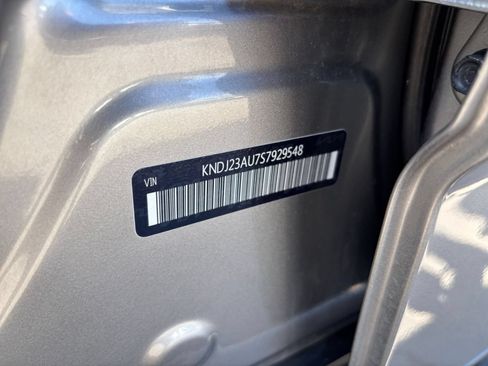 Used 2025 Kia Soul LX w/ LX Technology Package FWD image 27