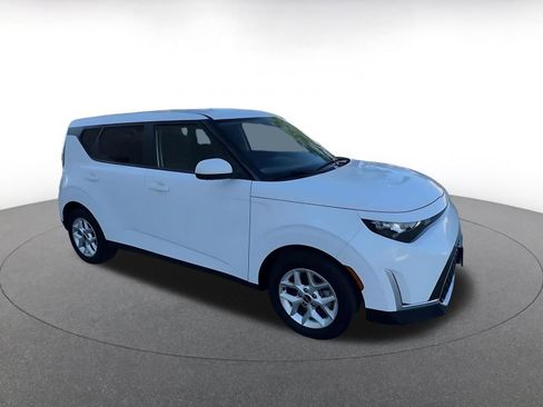 Used 2025 Kia Soul LX w/ LX Technology Package image 2