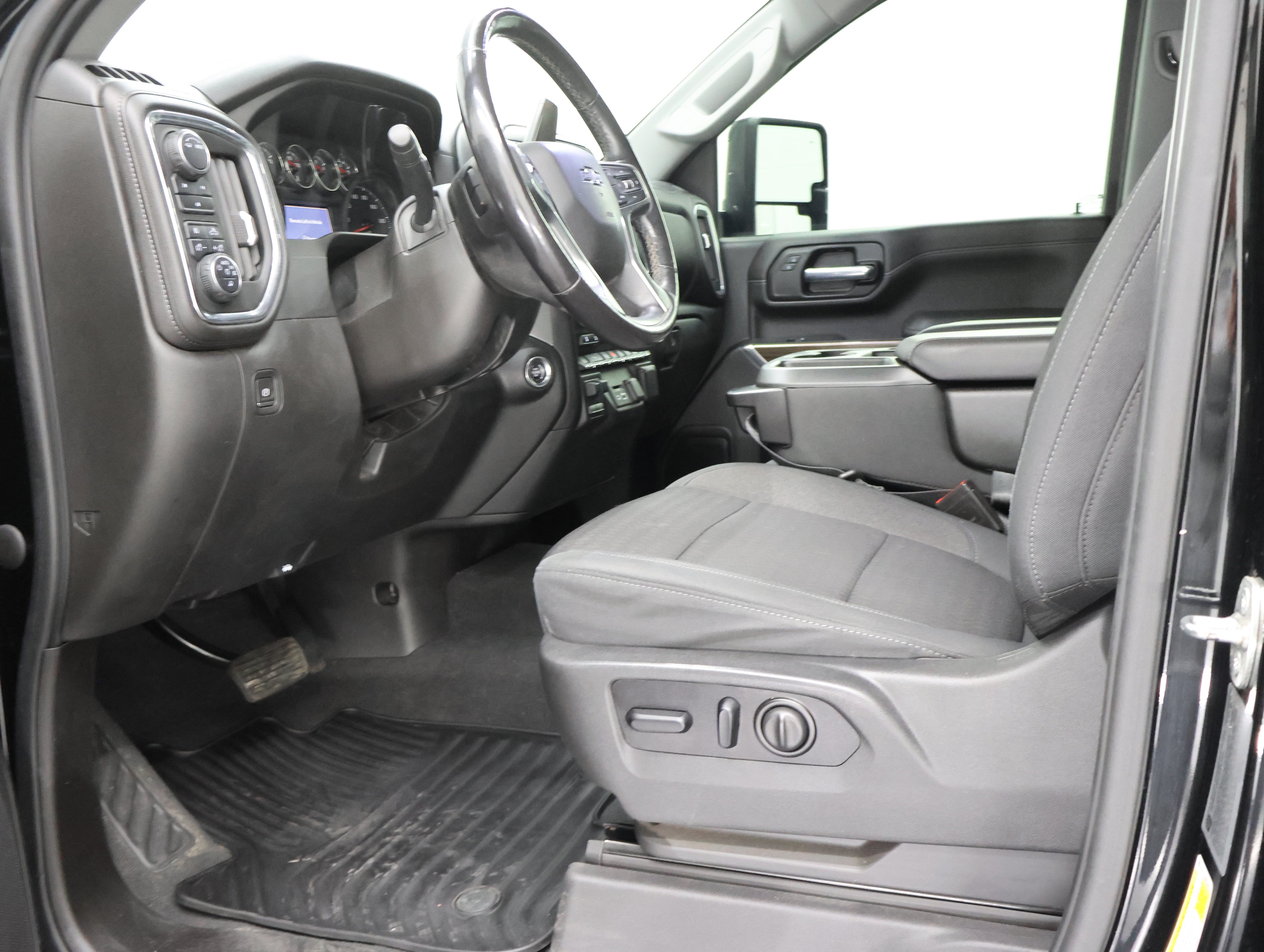 Used 2021 Chevrolet Silverado 2500 LT w/ Midnight Edition AWD/4WD image 8