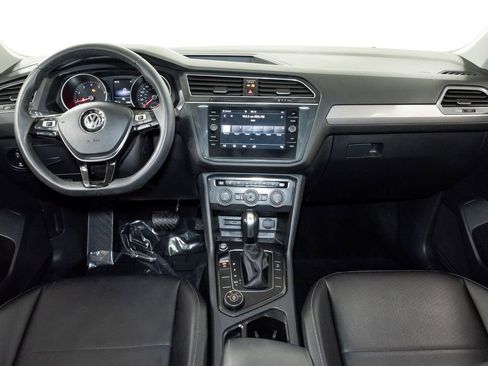 Used 2020 Volkswagen Tiguan SE w/ Panoramic Sunroof Package AWD/4WD image 26