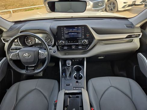Used 2021 Toyota Highlander XLE image 14