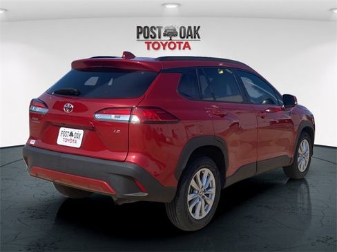 Used 2023 Toyota Corolla Cross LE image 7
