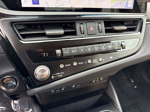 Certified 2025 Lexus ES 300h w/ Premium Package image 19