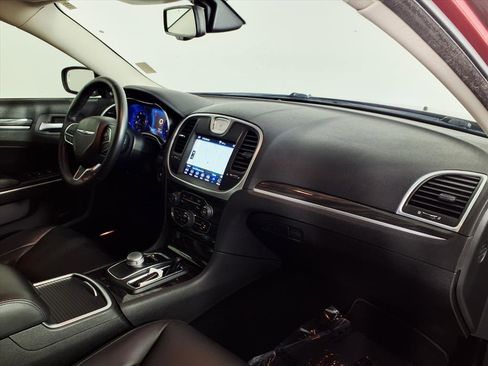 Used 2019 Chrysler 300 Touring L w/ Quick Order Package 22F image 9