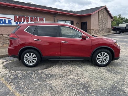 Used 2017 Nissan Rogue SV w/ SV Premium Package FWD image 10