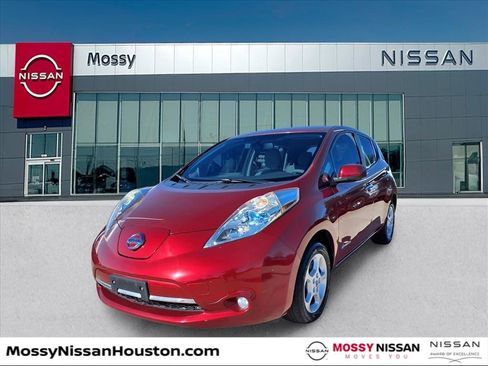 Used 2014 Nissan Leaf SV w/ LED & Quick Charge Package image 3