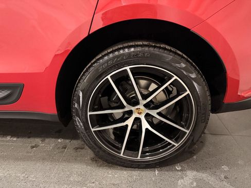 Certified 2025 Porsche Macan image 11