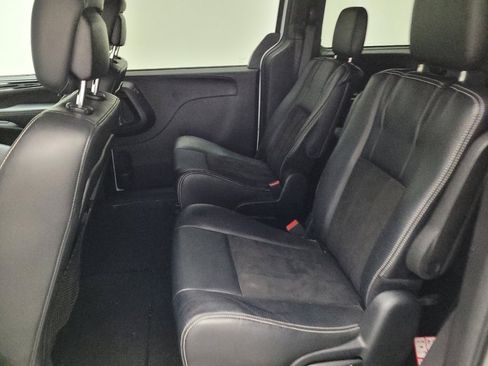 Used 2020 Dodge Grand Caravan SXT w/ Driver Convenience Group image 18