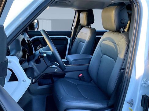 Used 2025 Land Rover Defender 110 S image 19