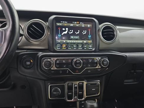 Used 2022 Jeep Wrangler Unlimited Sahara w/ Cold Weather Group AWD/4WD image 20