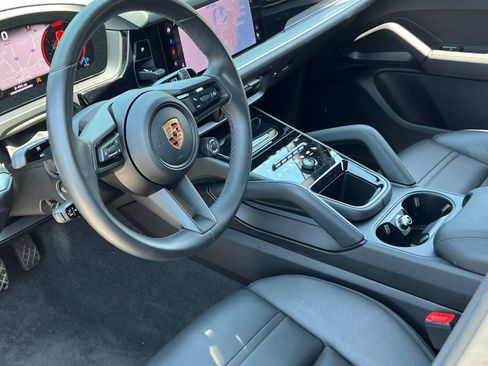 Certified 2024 Porsche Cayenne Coupe AWD/4WD image 4