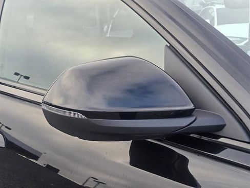 Used 2025 Audi Q8 Prestige w/ Prestige Package image 33