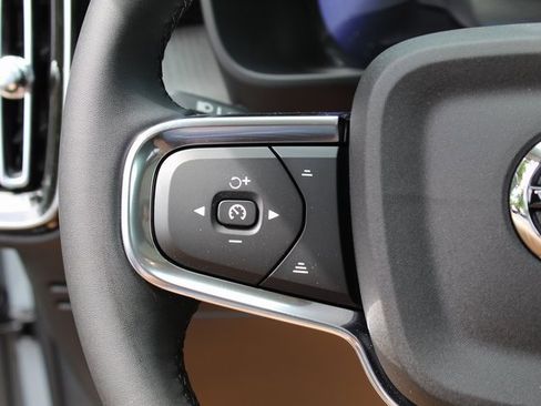 New 2026 Volvo XC40 B5 Plus w/ Protection Package Premier image 18