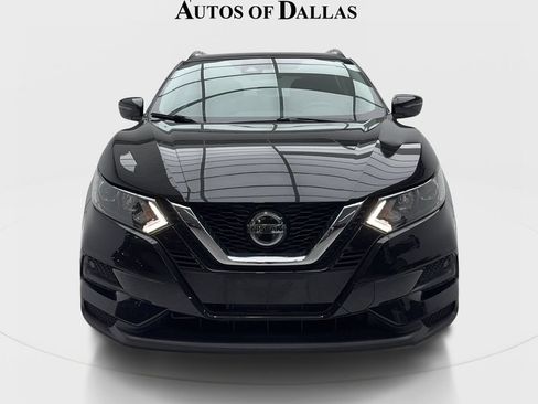 Used 2020 Nissan Rogue Sport SV FWD image 3