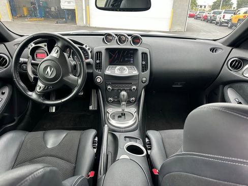 Used 2013 Nissan 370Z Touring RWD image 7