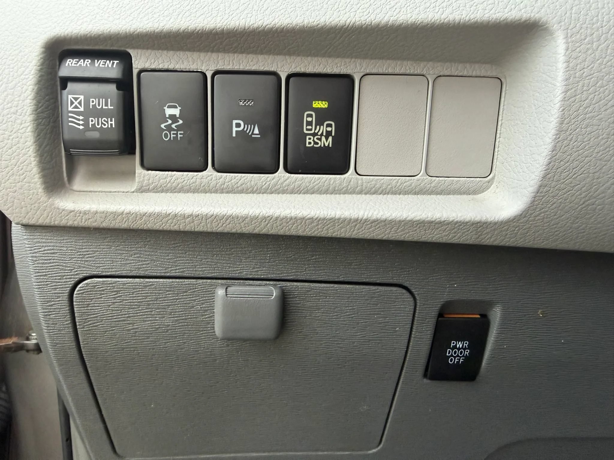 Used 2017 Toyota Sienna XLE Premium FWD image 44