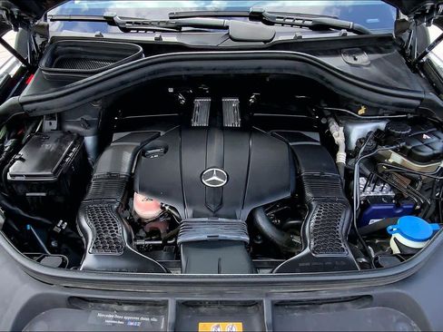 Used 2017 Mercedes-Benz GLS 450 4MATIC image 32