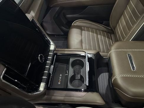 Used 2025 GMC Yukon Denali Ultimate image 34