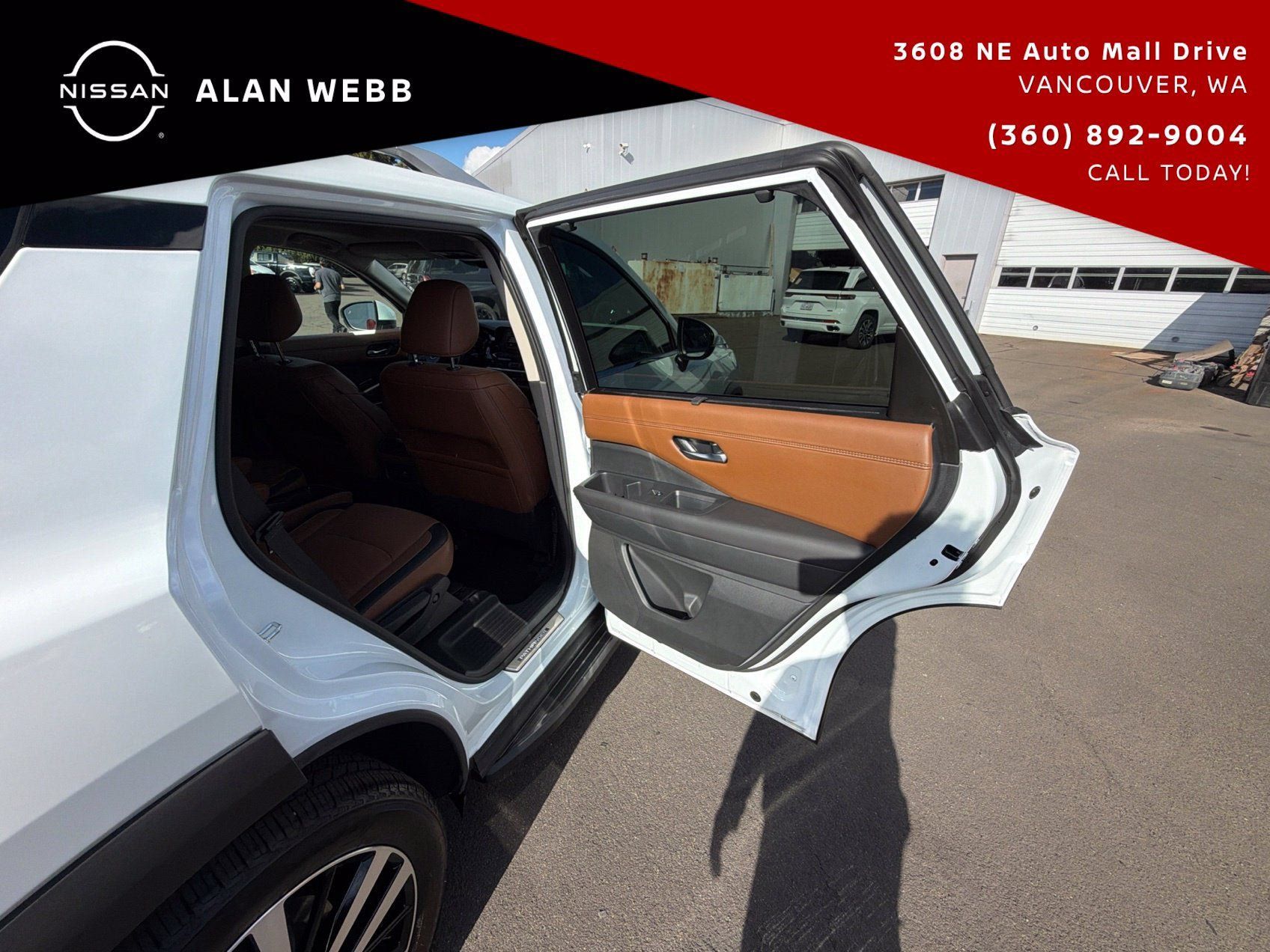 Used 2025 Nissan Pathfinder Platinum w/ Lighting Package (N93) AWD/4WD image 25