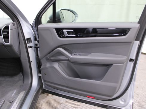 Used 2019 Porsche Cayenne image 36
