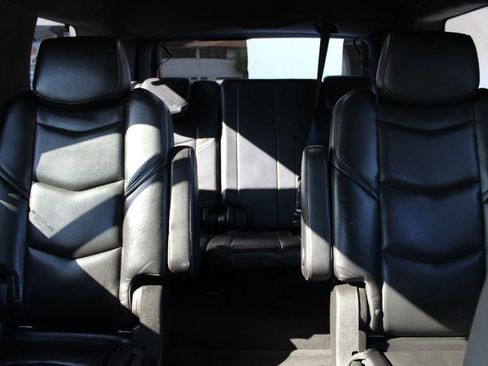 Used 2016 Cadillac Escalade Platinum AWD/4WD image 12