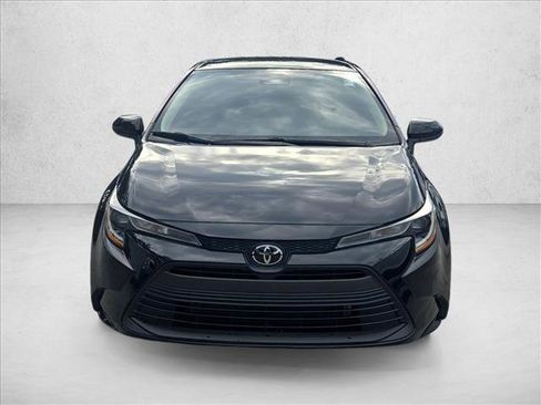 Used 2024 Toyota Corolla LE FWD image 2