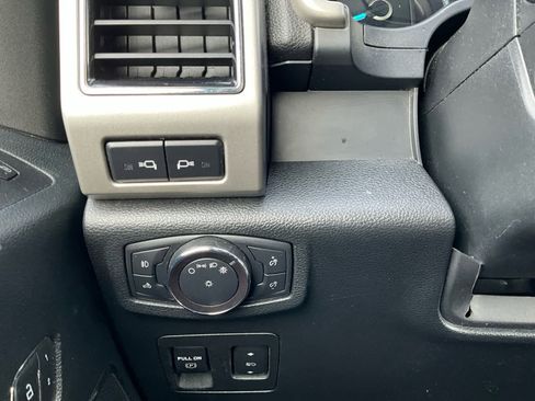 Used 2020 Ford F150 Lariat w/ Equipment Group 502A Luxury AWD/4WD image 20