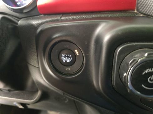 Used 2022 Jeep Gladiator Rubicon w/ Cold Weather Group AWD/4WD image 31