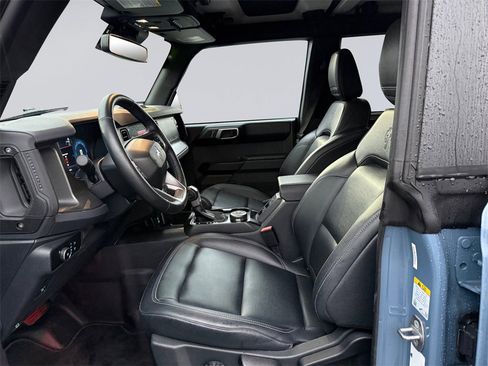 Used 2025 Ford Bronco Badlands image 10