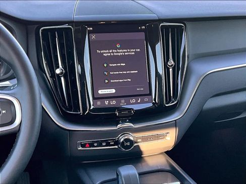 Used 2025 Volvo XC60 B5 Core image 9