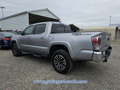 Used 2020 Toyota Tacoma TRD Sport image 10