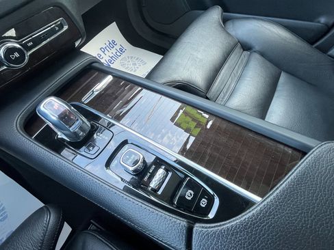 Used 2016 Volvo XC90 T8 Momentum image 38